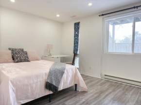 Cozy room with private bath near Don Mills Subway